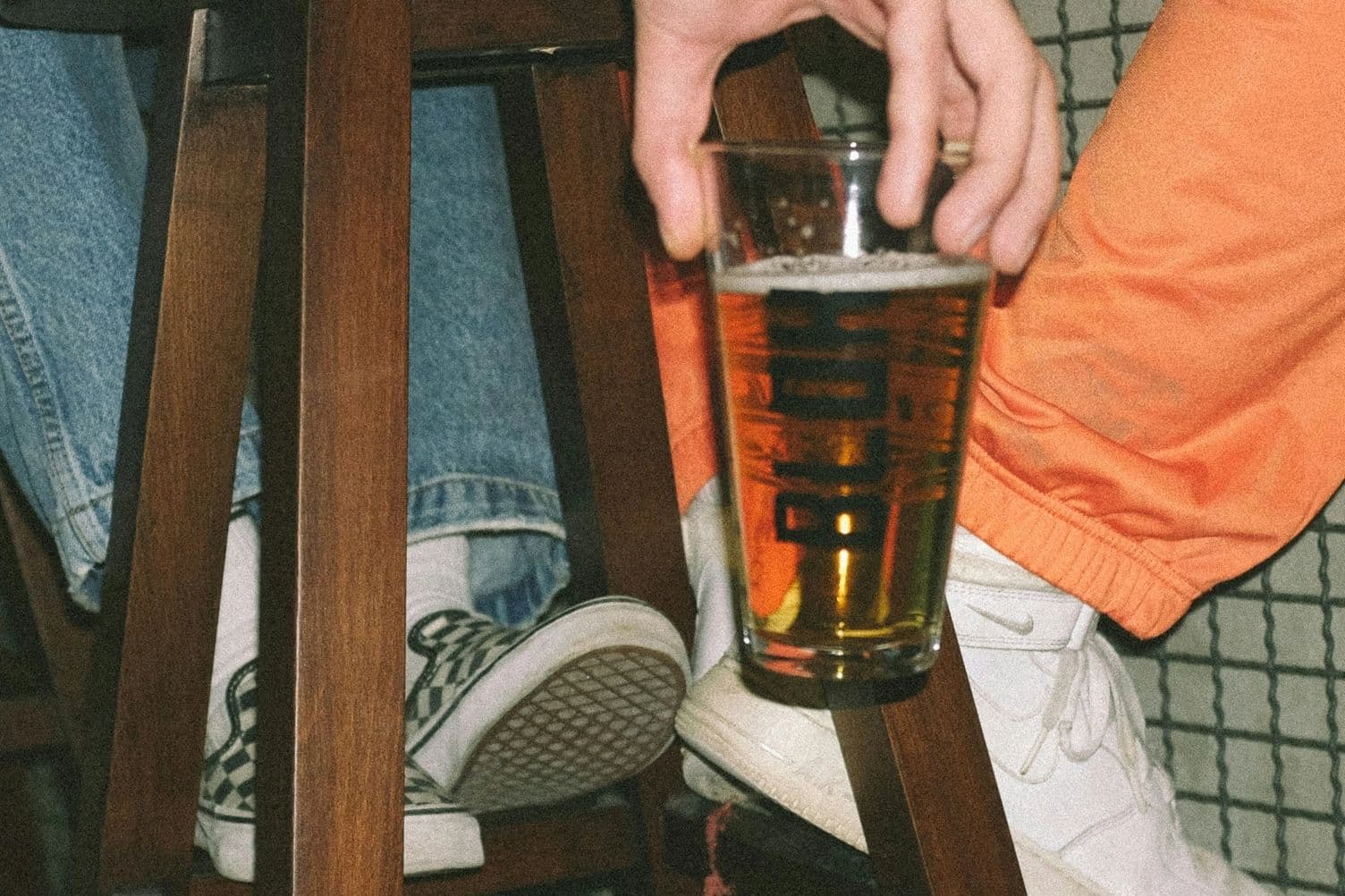 Verre de bière servi au bar